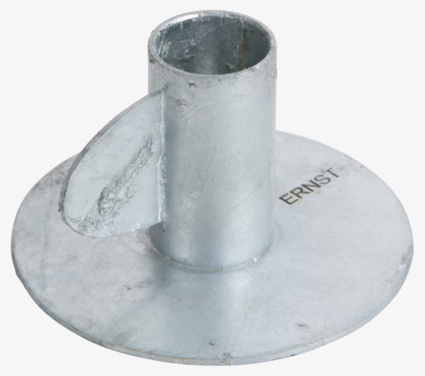 Ljusstake Ernst från Ernst i metall på en neutral bakgrund