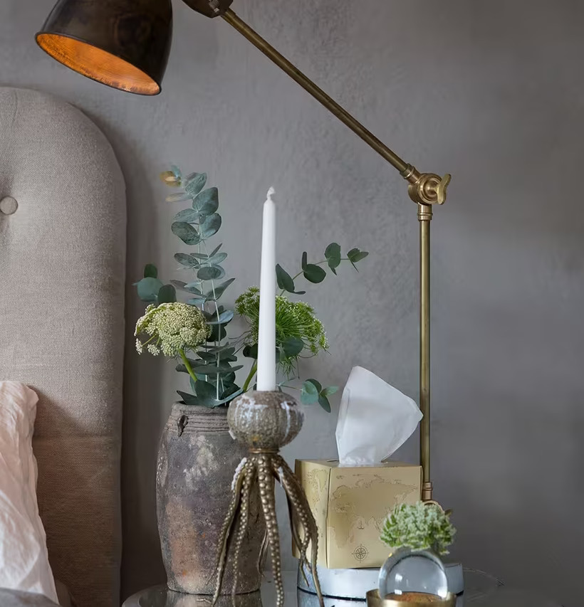 Servettbox Nautic Map från Nordic Tissue på nattduksbord