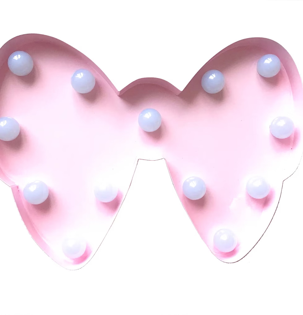 Rosett LED-Lampa Rosa från Familyroom, charmig dekoration.