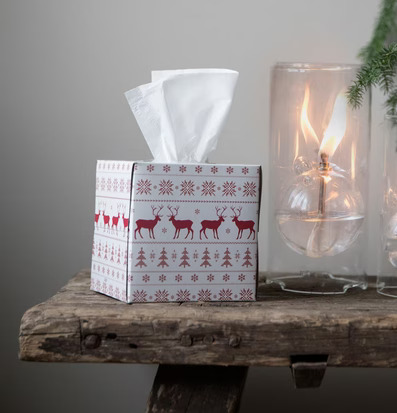 Servettbox Reindeer Red från Nordic Tissue på rustik träyta