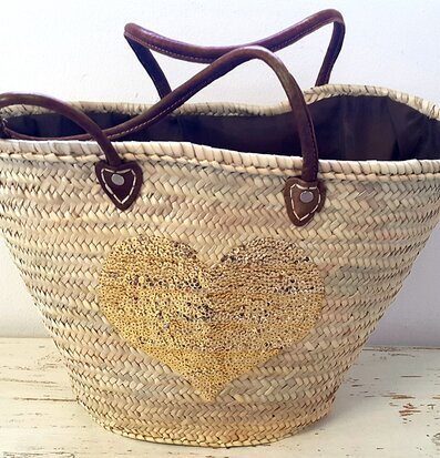 Stråväska Deco Gold Heart från Nomadic Essentials i halm