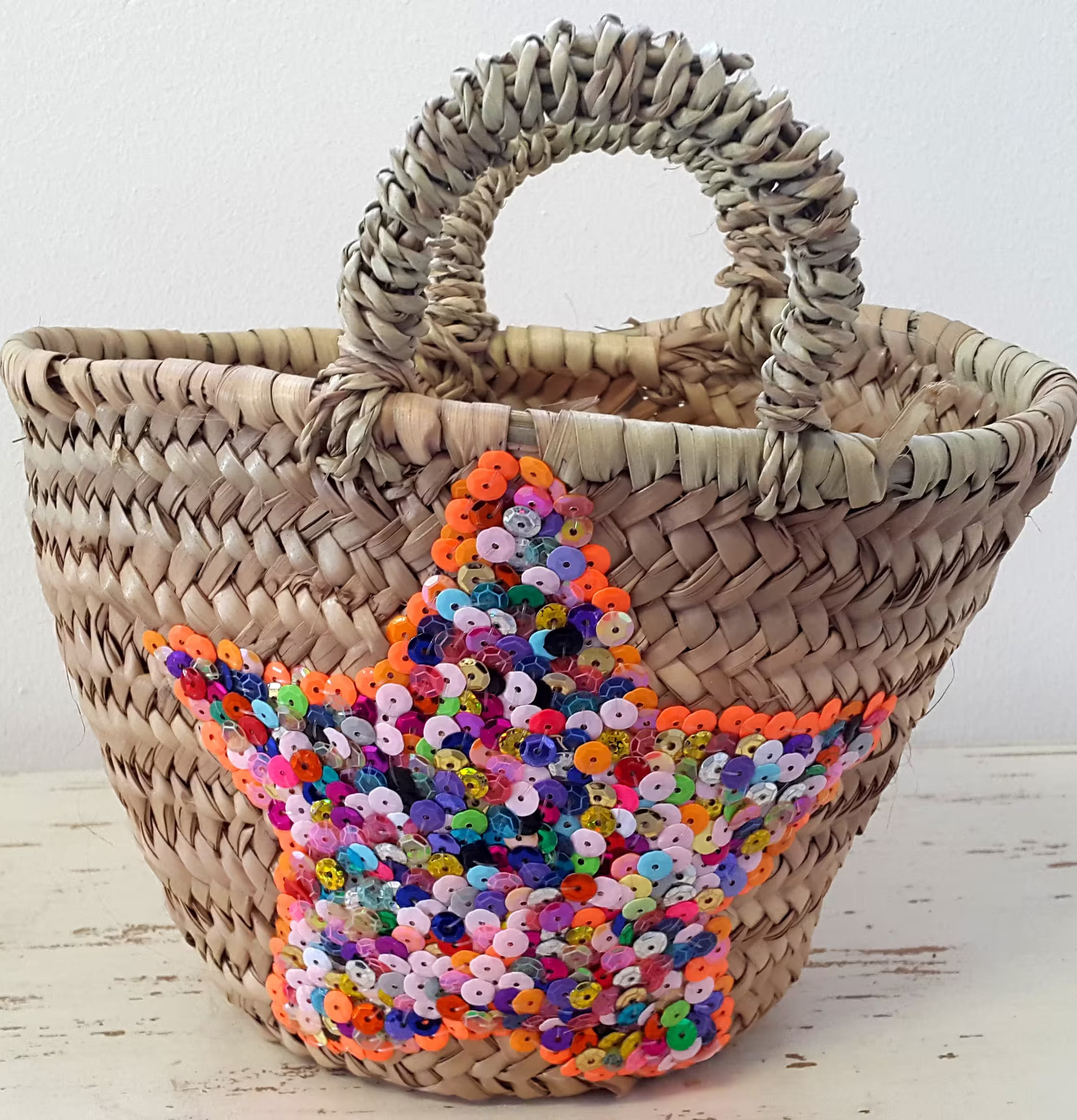 Basket Kid Star korg från Nomadic Essentials med färgglad stjärna