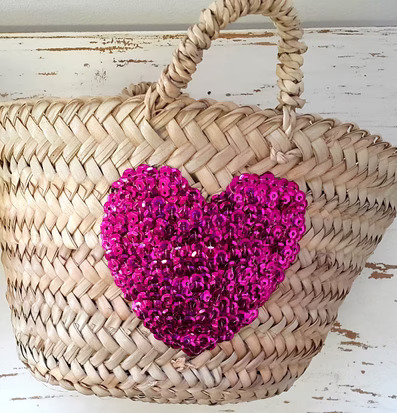 Basket Kid Pink Heart från Nomadic Essentials, flätad korg