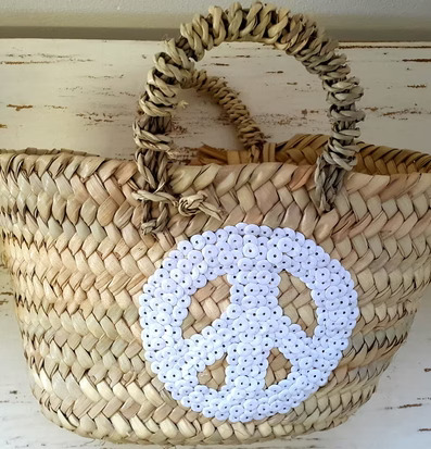 Basket Kid Peace Vit från Nomadic Essentials med fredsmärke