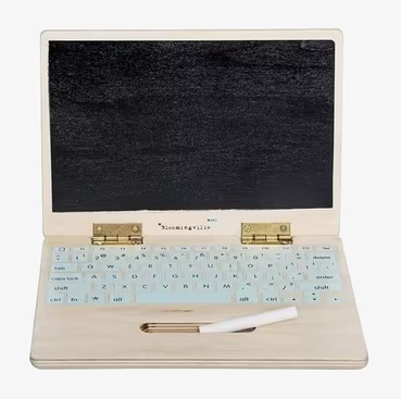 Leksaksdator Natur/Svart från Bloomingville på neutral bakgrund