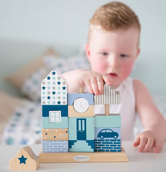 Stapelbart Klosshus Mixed Stars från Little Dutch i barnrum