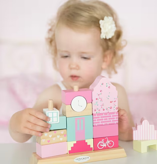 Stapelbart Klosshus Pink Blossom från Little Dutch i barnrum