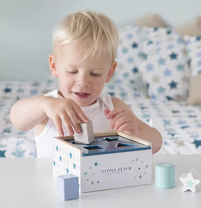 Barn leker med Klossbox - Mixed Stars från Little Dutch