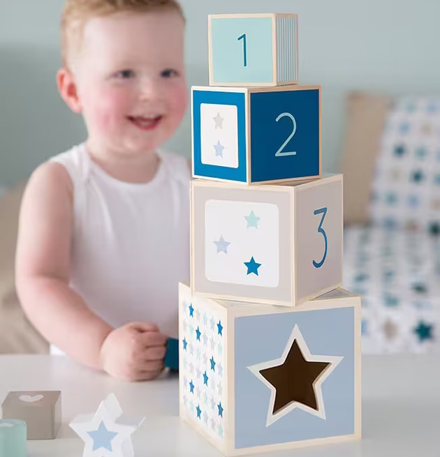 Stapeltorn - Mixed Stars från Little Dutch på ett vitt bord