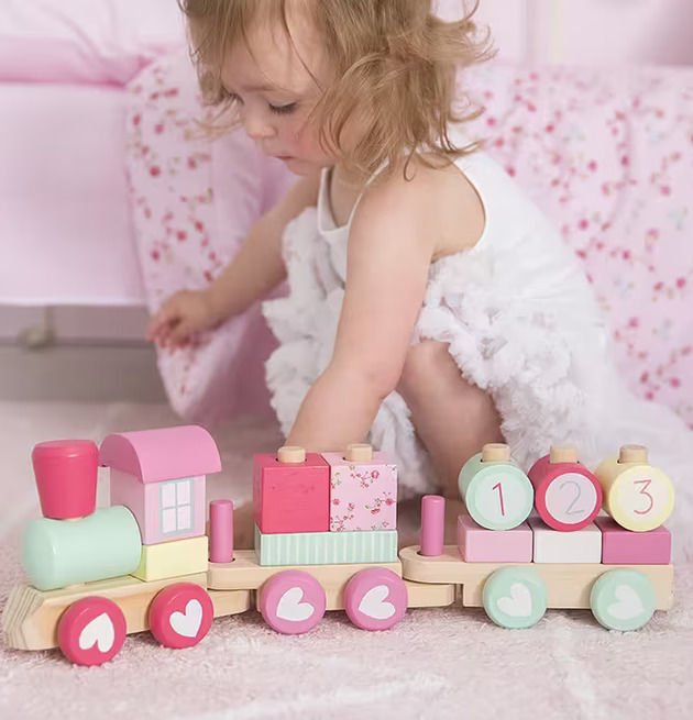 Leksakståg - Pink Blossom från Little Dutch i lekfull miljö