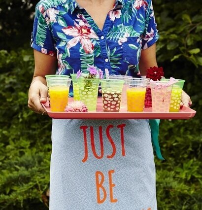 Plastmuggar 18-pack från Rice i olika färger och mönster