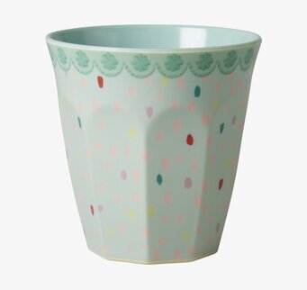 Bild av lekfull och detaljrik mugg med färgglada prickar