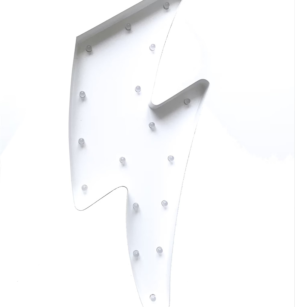 Blixt LED-Lampa Vit från Familyroom mot vit bakgrund