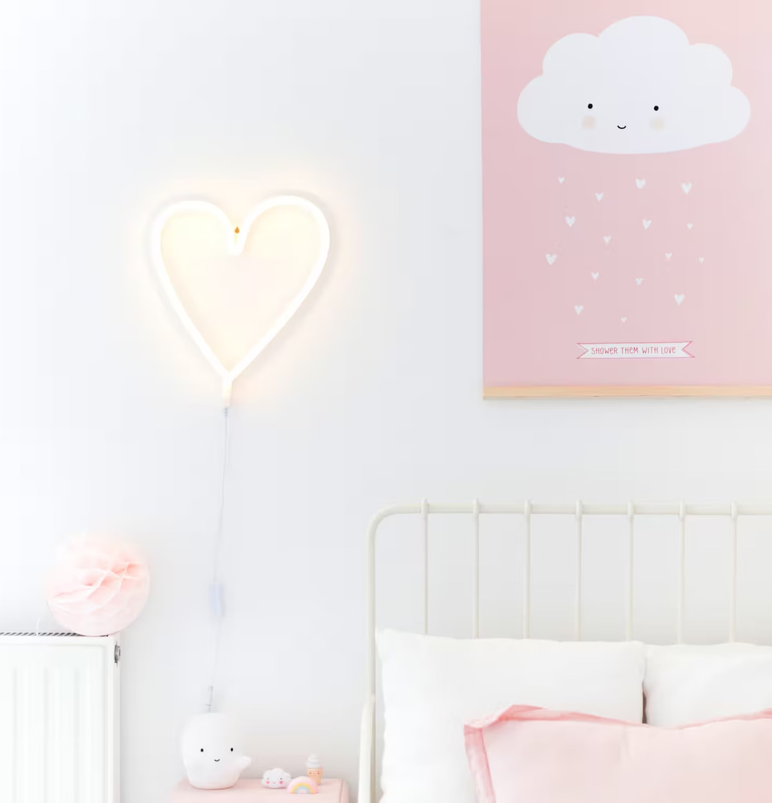 Neonlampa Heart Yellow från A Little Lovely Company på vägg