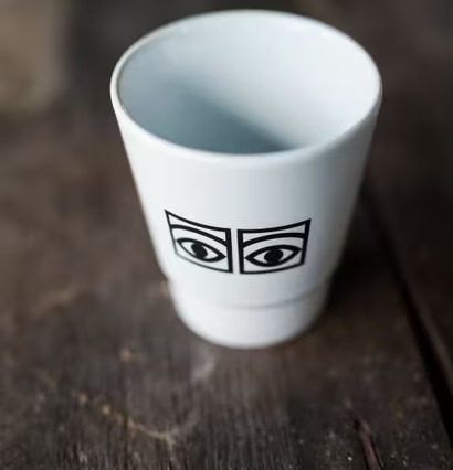 Mugg Ögon Cacao 2-Pack från Olle Eksell på träyta