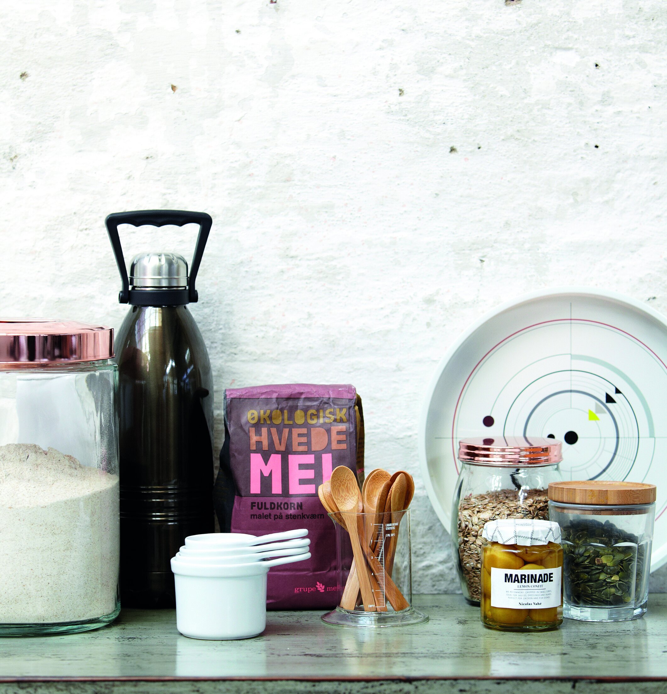 Bambuskedar från House Doctor i rustikt kökslandskap