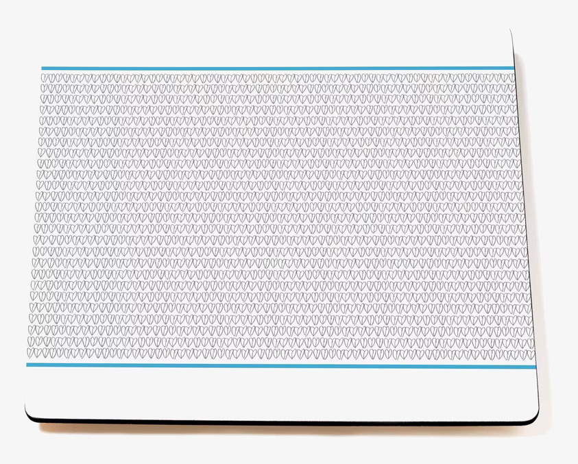 Bordstablett Blue Heart från Mette Ditmer med blå hjärtan