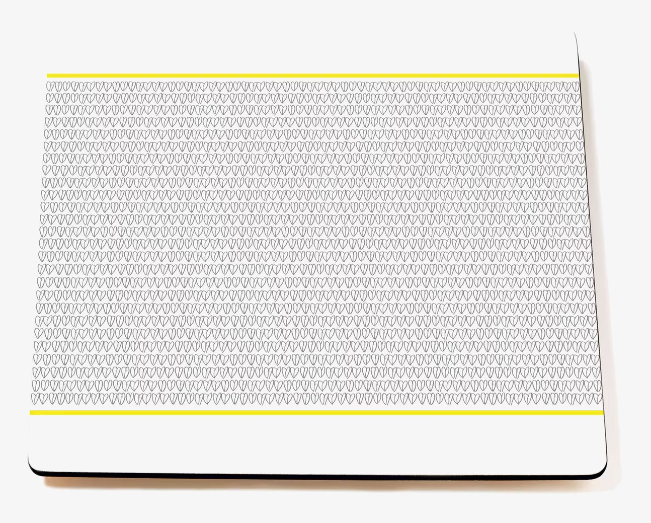 Bordstablett Yellow Heart från Mette Ditmer med hjärtan