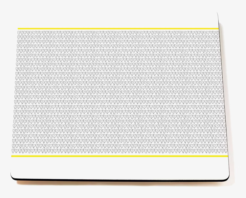 Bordstablett Yellow Heart från Mette Ditmer med hjärtan