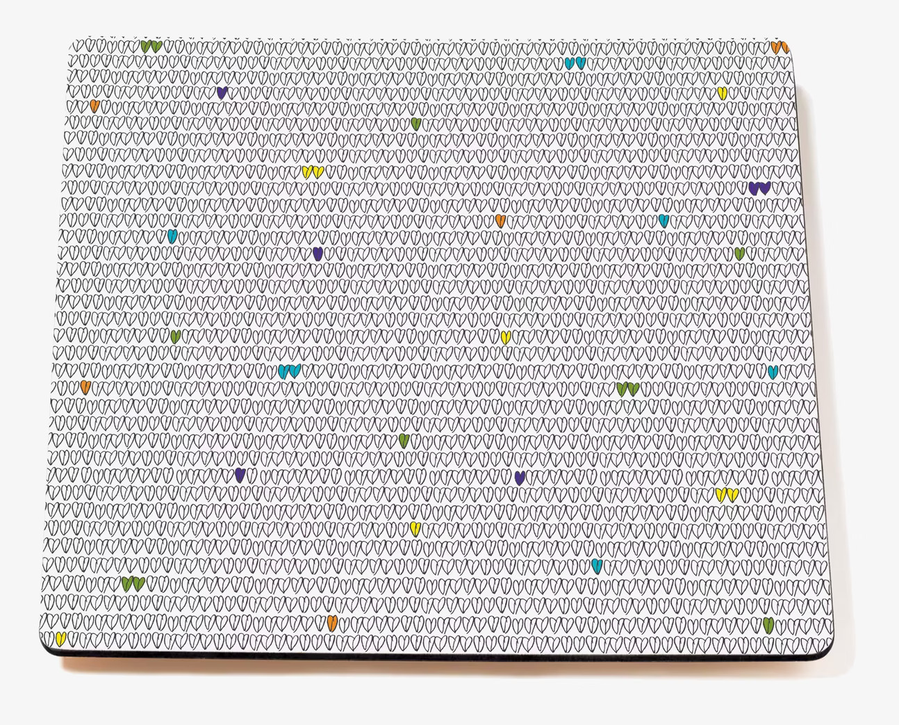 Bordstablett Heart från Mette Ditmer med hjärtmönster