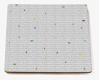 Bordstablett Heart från Mette Ditmer med hjärtmönster