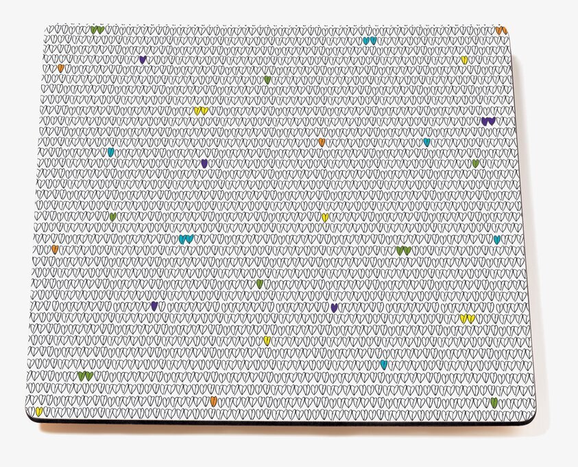 Bordstablett Heart från Mette Ditmer med hjärtmönster