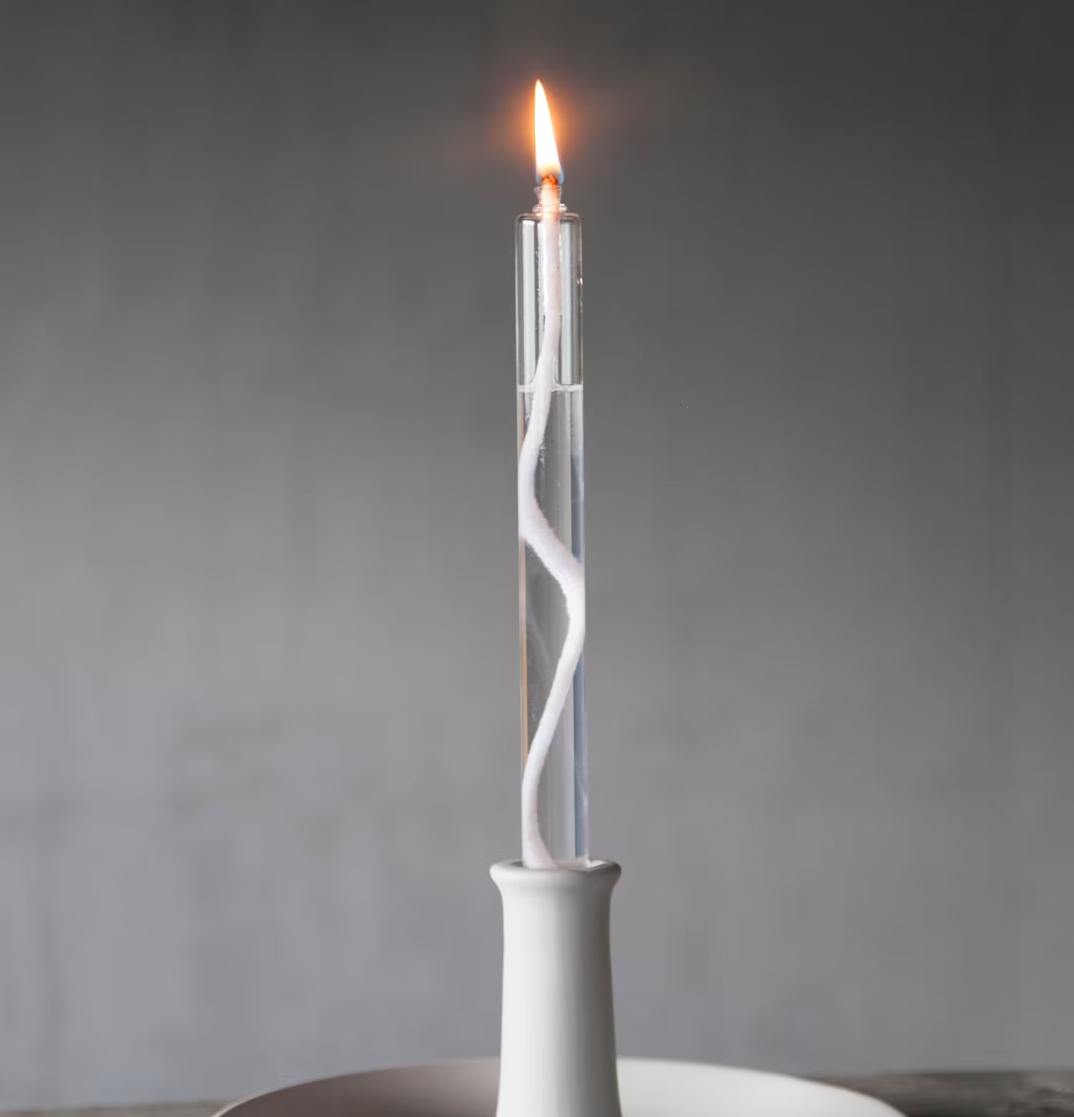 ALS Ljus 22 CM från Storefactory på en rustik träyta