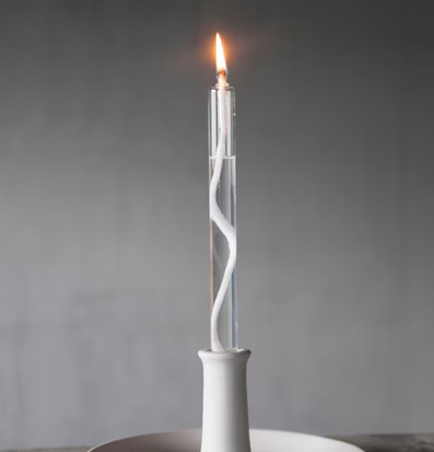 ALS Ljus 22 CM från Storefactory på en rustik träyta