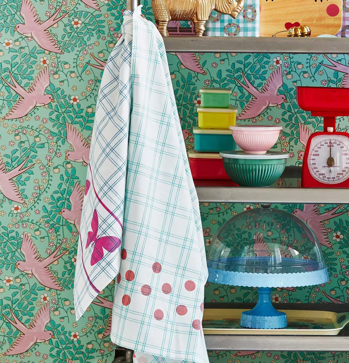 Kakfat Blå från Rice i ett färgglatt och livfullt kök