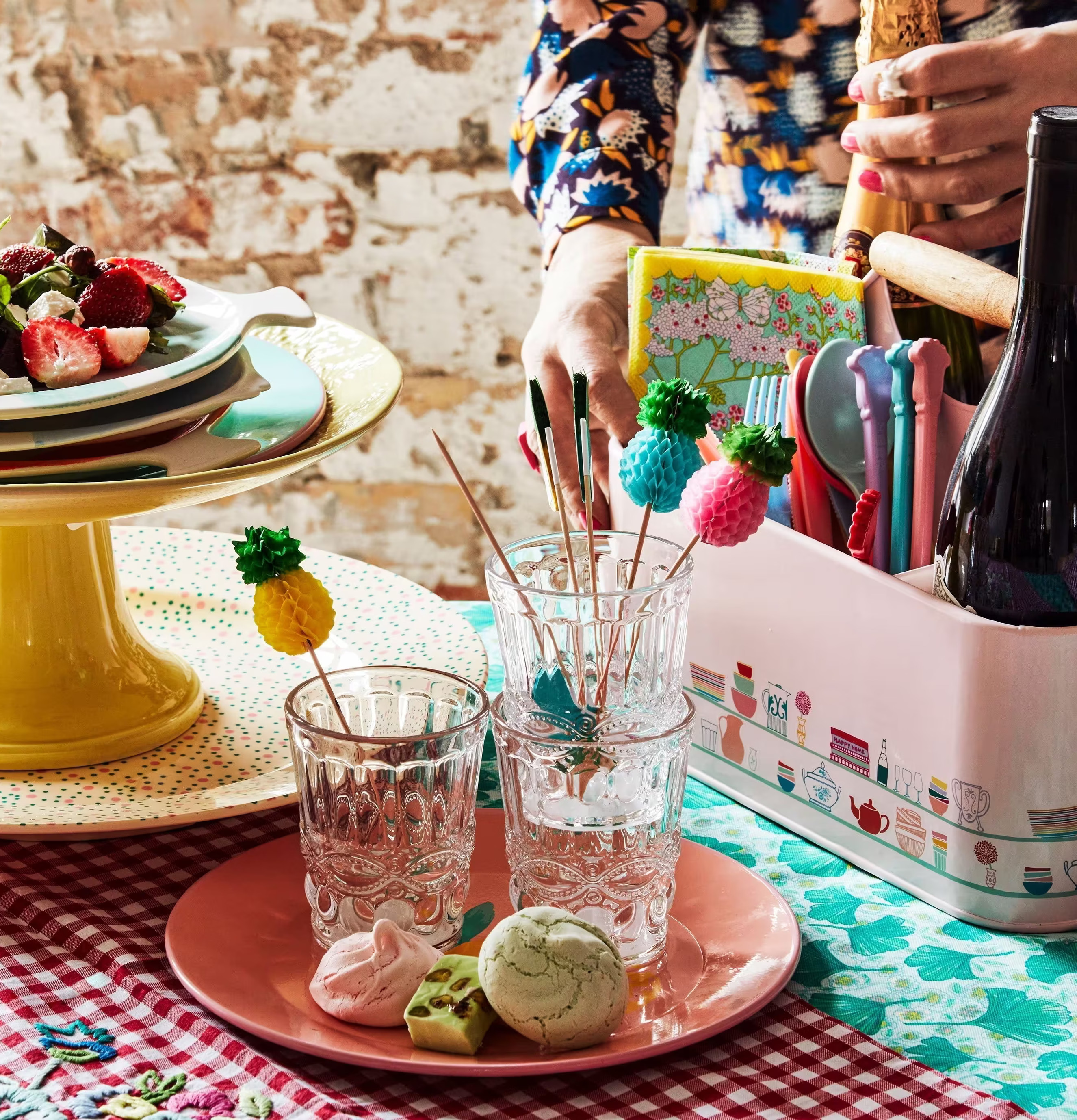 Rice Flaskhållare Cupboard i färgglad och livlig dukning