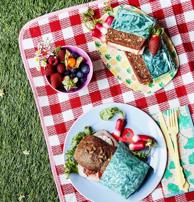 Liten Tallrik Pineapple Print från Rice på picknickfilt