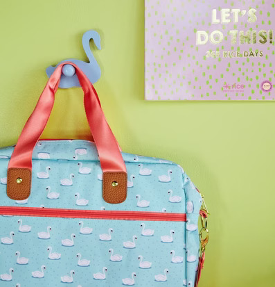 Laptop Bag Swan Print från Rice med svanmönster och rosa detaljer