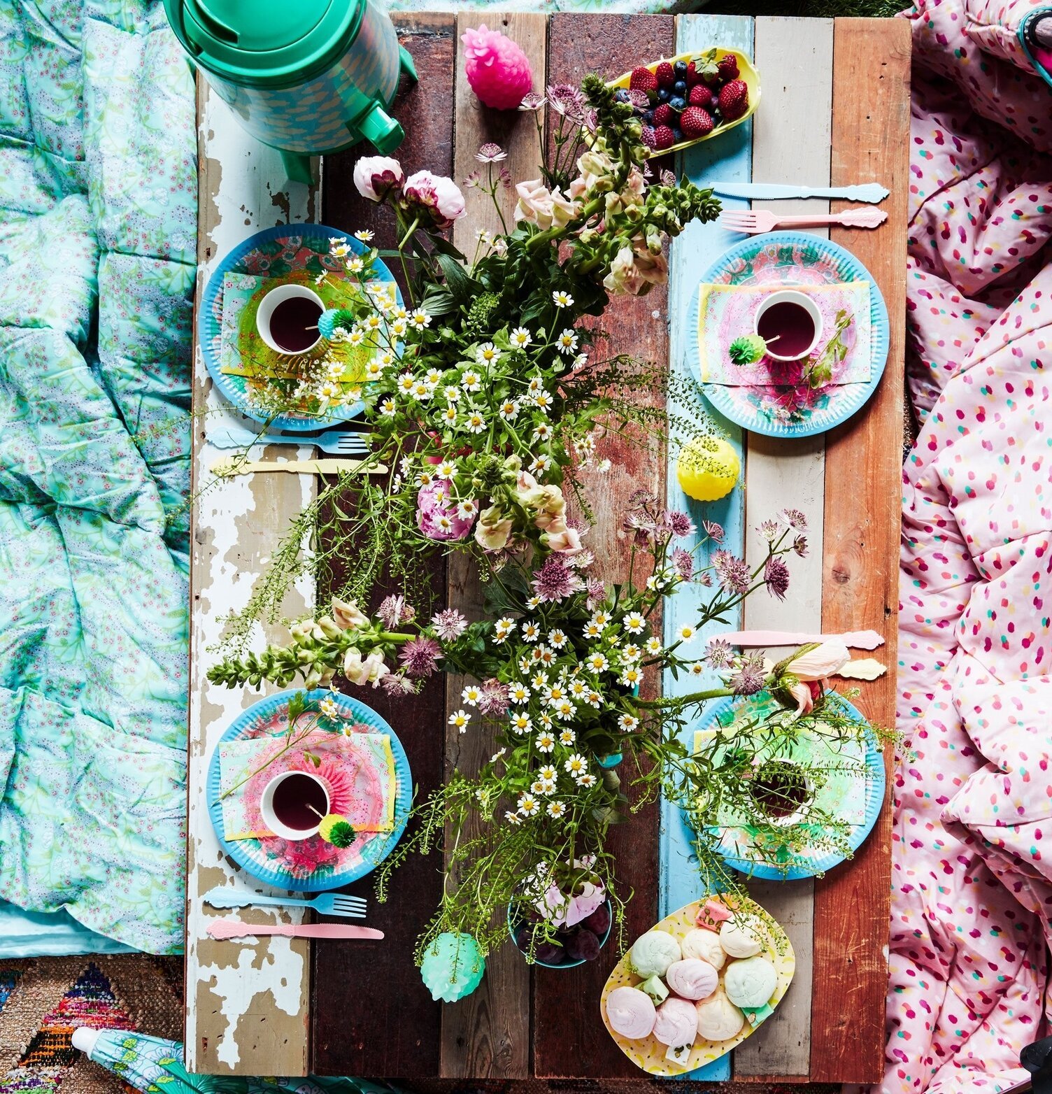 Picknickscen med Liten Tallrik Banana Print från Rice