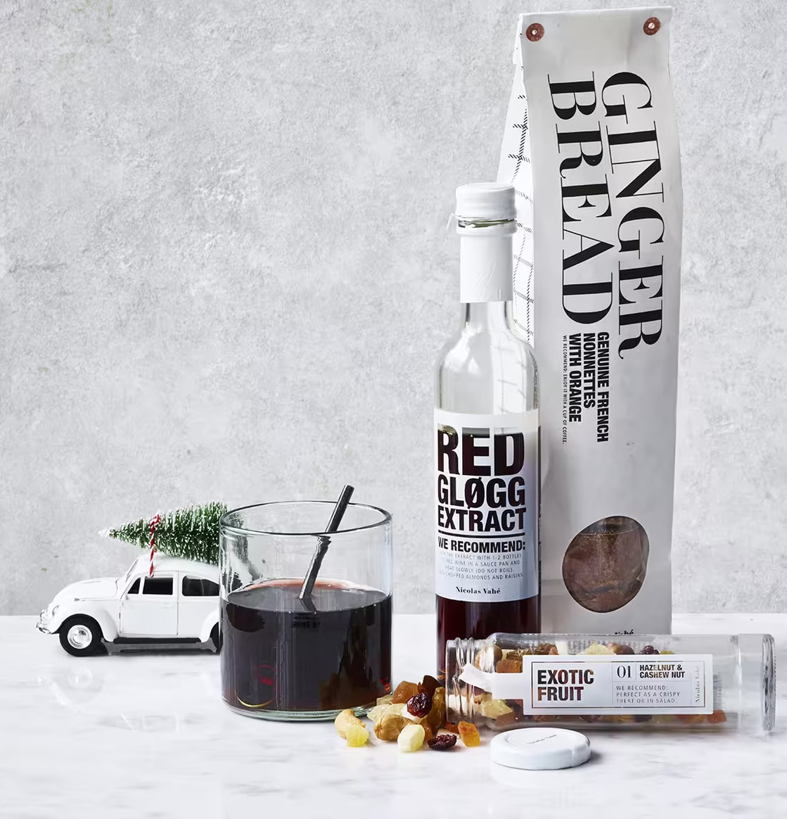 Red Punch Extract från Nicolas Vahé på marmoryta med glögg