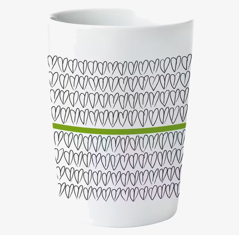 Termomugg Green Heart från Mette Ditmer med hjärtmönster