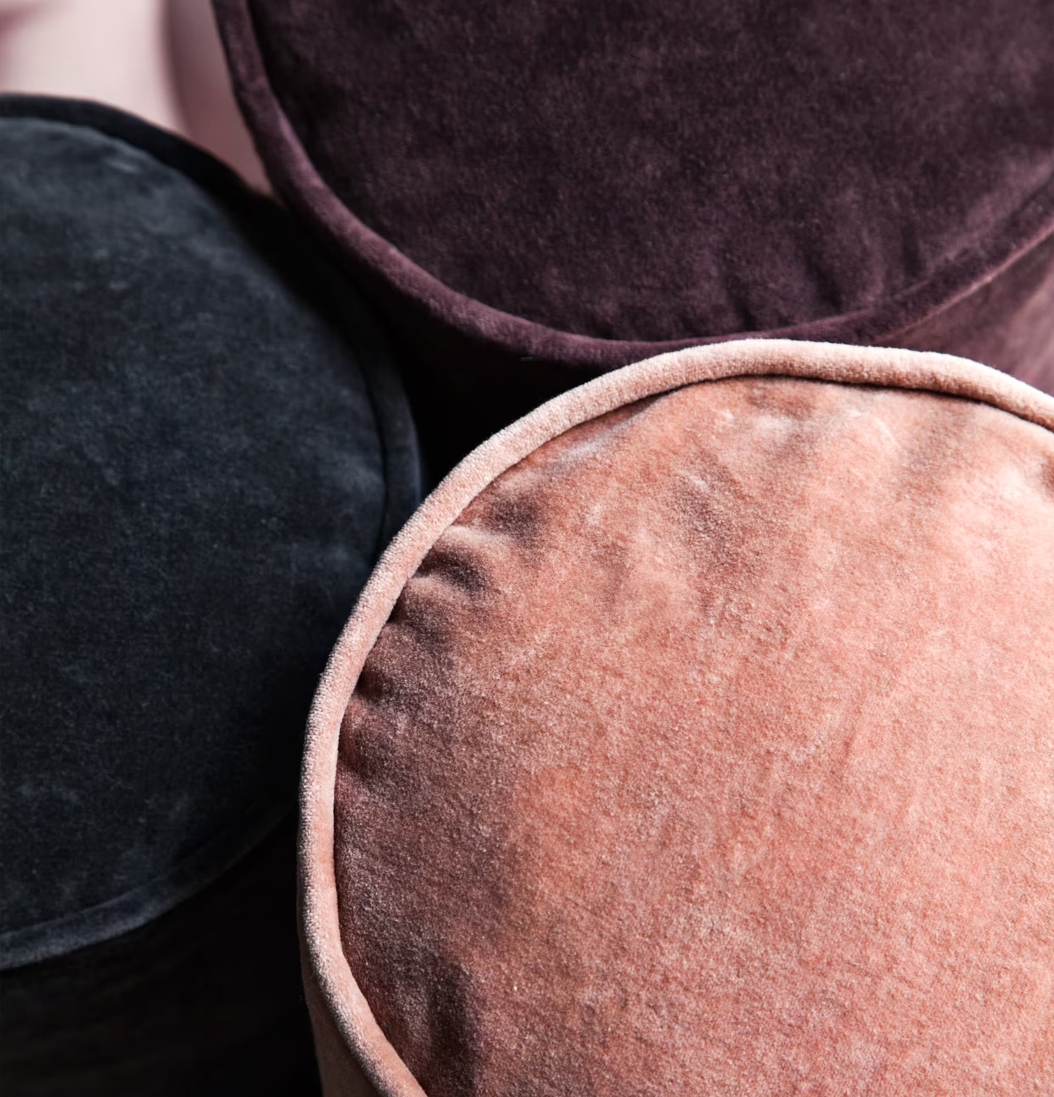 Bolsterkudde Sammet Magnolia från Cozy Living i tre färger