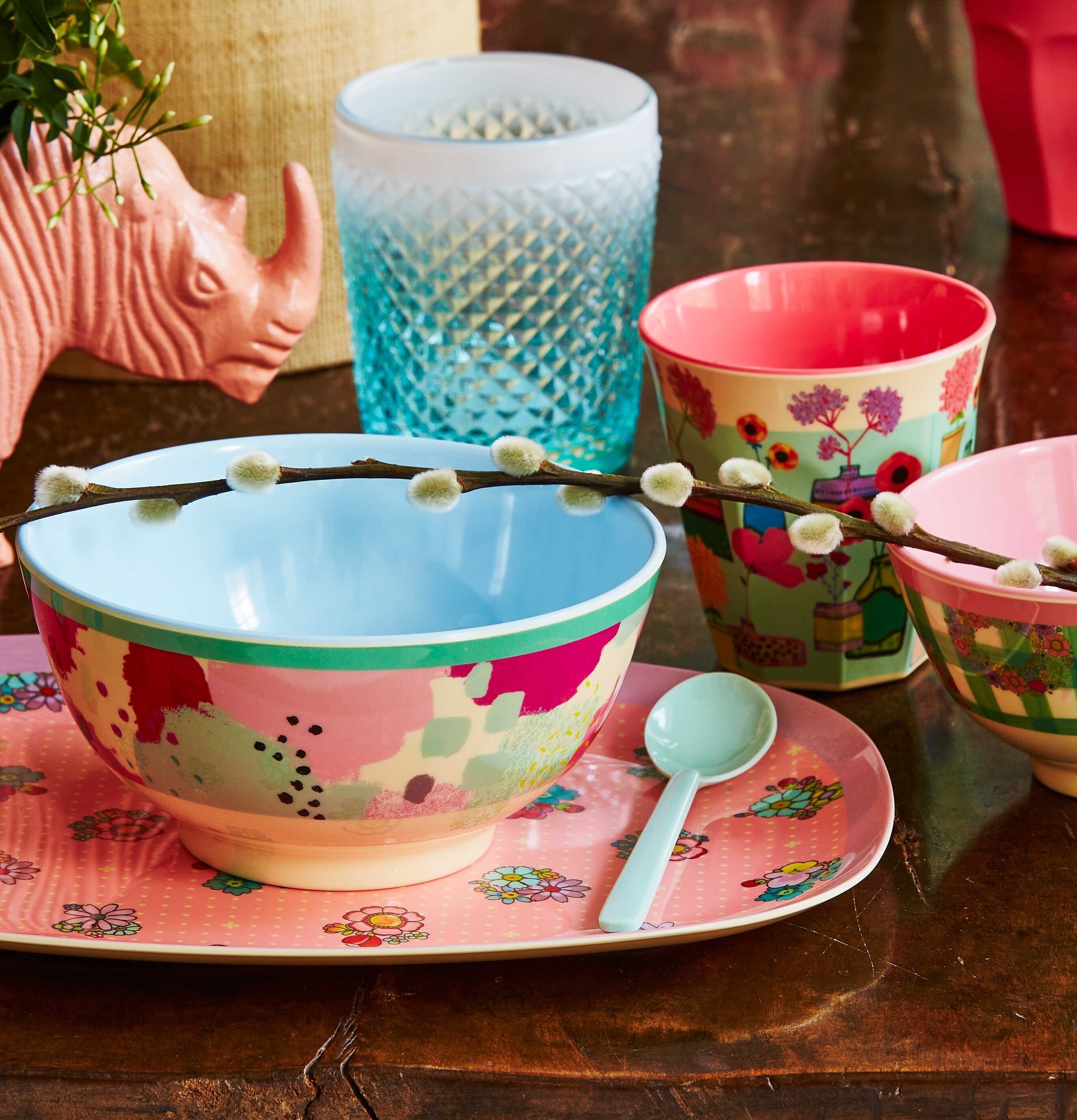 Skål Melamin Splash Print från Rice i färgglad miljö