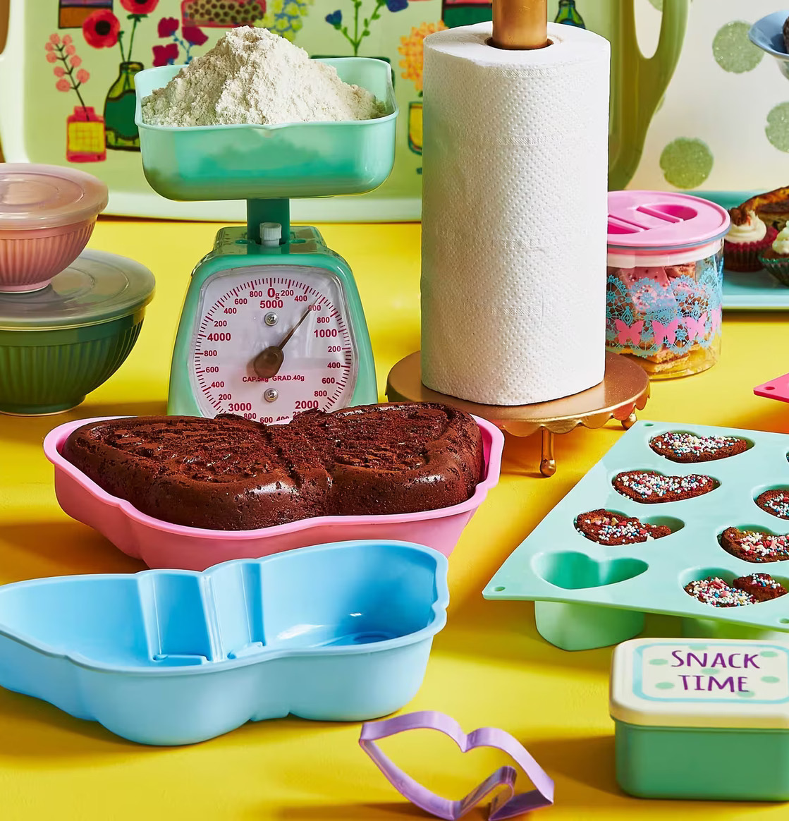 Silikonform Butterfly Blå från Rice i ett färgglatt kök