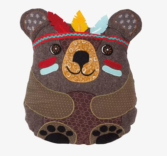 Kudde Andy Bear från Sass & Belle med lekfull björndesign