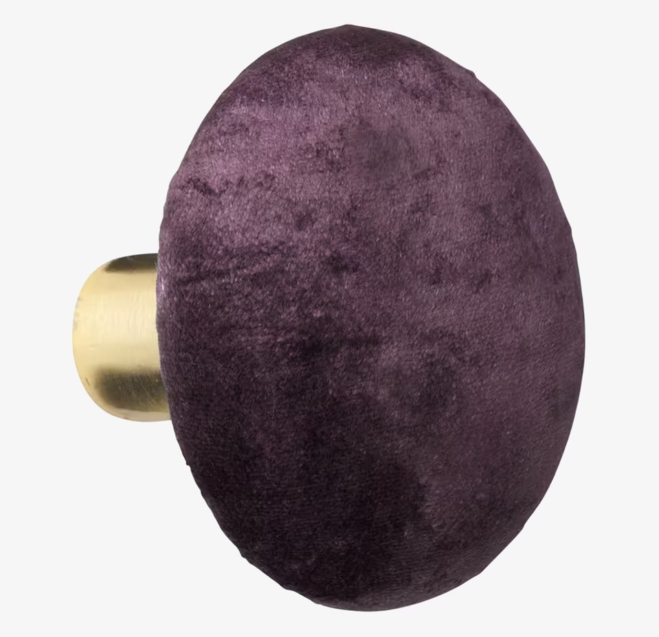 Knopp Sammet Grape M från Cozy Living i lila sammet och mässing