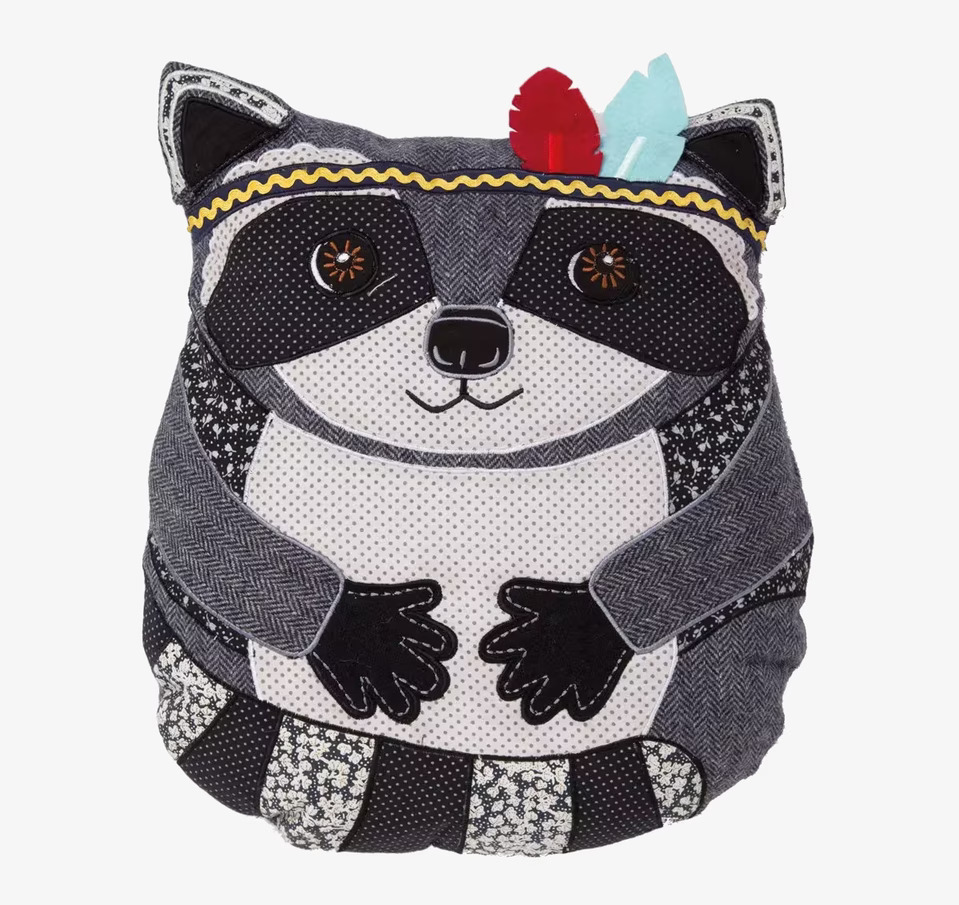 Kudde Arnie Raccoon från Sass & Belle med lekfull design