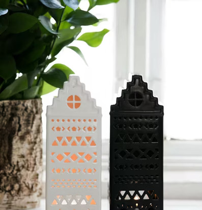 Keramikhus Aztec Svart från Majas Cottage i hemtrevlig miljö