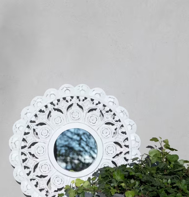 Spegel Carves Vit från Majas Cottage med snirklig vit ram