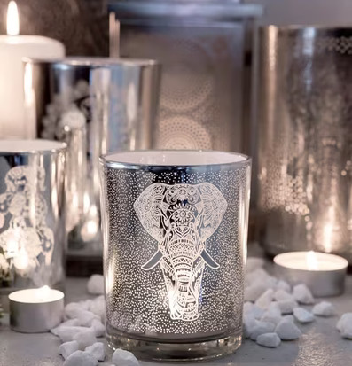 Ljuslykta Elephant Namasté från Majas Cottage i klarglas