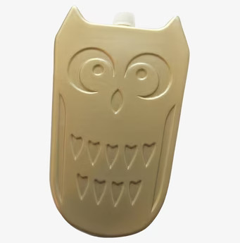 Isklamp Uggla från Pluto Produkter med guldglansig finish