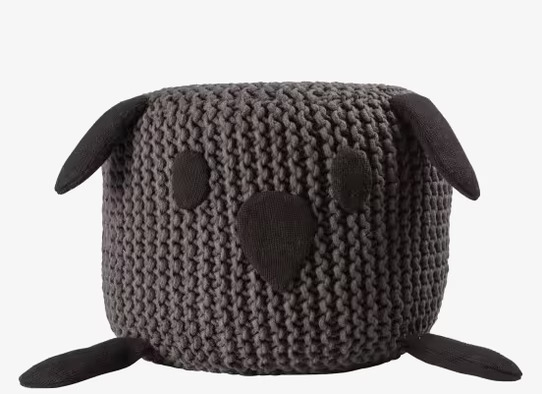 Sittpuff Bunny Black från By ON i ett hemtrevligt vardagsrum