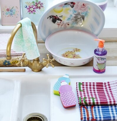 Emaljskål Blommor Medium från Rice i färgglatt kök