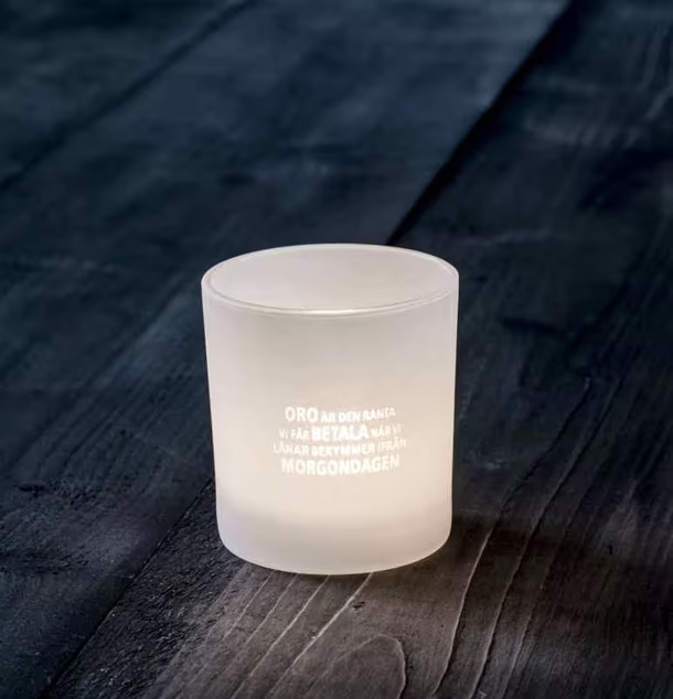 Oro/Verkligheten/Duger - Majas Cottage ljuslykta i frostat glas