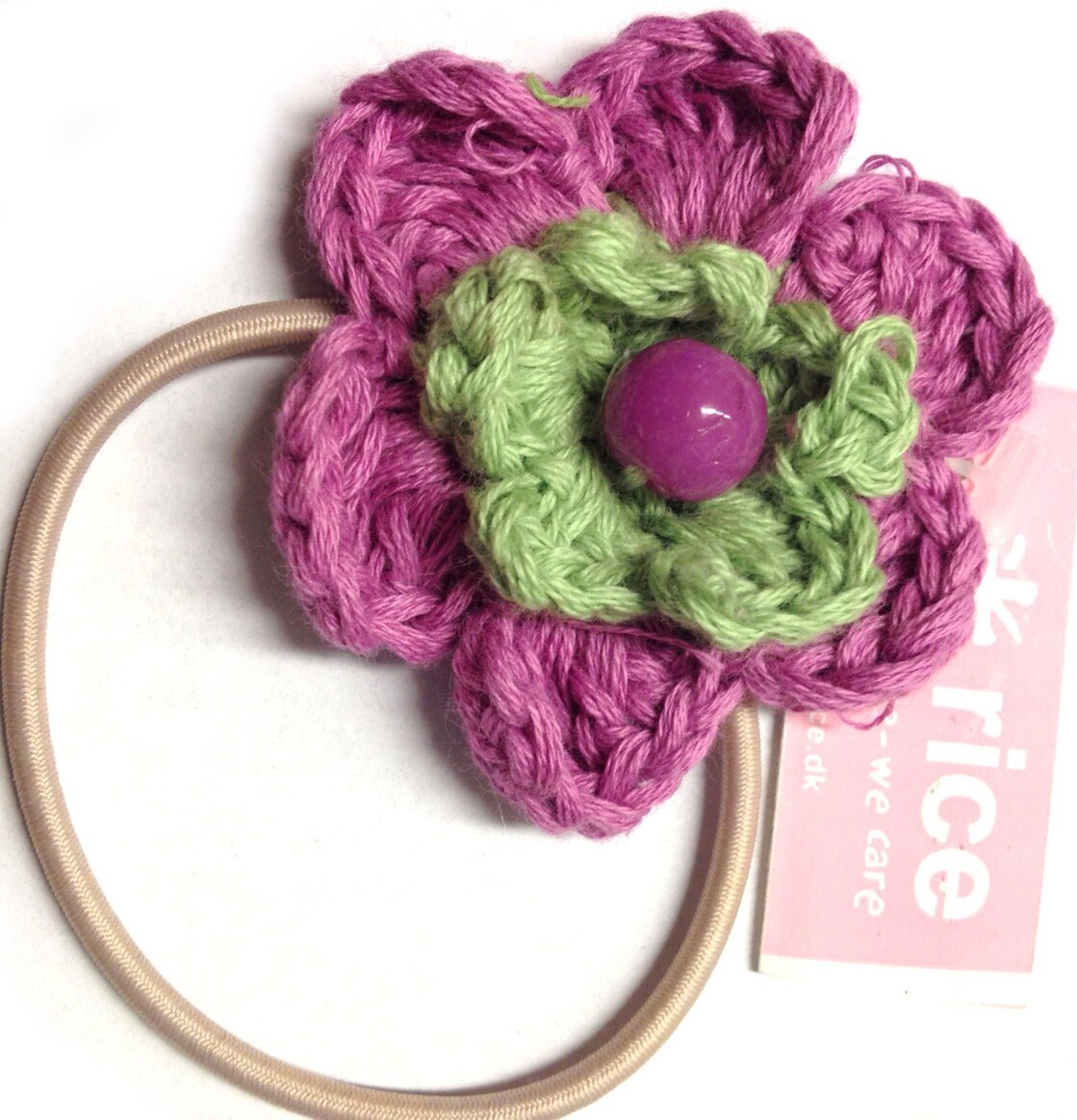 Hårsnodd Blomma Lila/Grön/Lila från Rice på ljus bakgrund