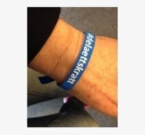 Dela Ett Skratt - Armband från Majas Cottage på handleden